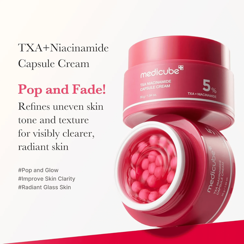 Medicube TXA Niacinamide Capsule Cream con texto sobre la uniformidad del tono de piel y el brillo, muestra un frasco abierto con cápsulas rosadas y el empaque del producto al lado.