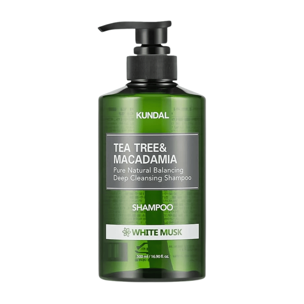 Imagen de producto recortada y elegante de KUNDAL Tea Tree & Macadamia Deep Cleansing Shampoo White Musk con botella verde transparente y diseño con dispensador.
