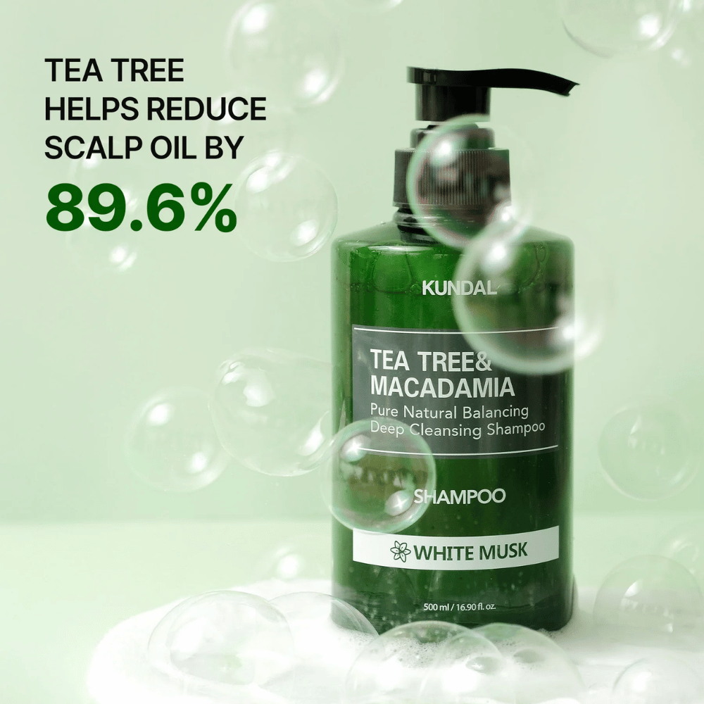 Imagen de producto con burbujas y estadísticas que muestran que tea tree ayuda a reducir el exceso de sebo en el cuero cabelludo para una sensación más fresca.