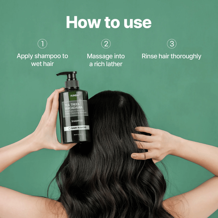 Imagen paso a paso que muestra cómo se usa KUNDAL Tea Tree & Macadamia Deep Cleansing Shampoo para limpiar el cabello y el cuero cabelludo con abundante espuma.