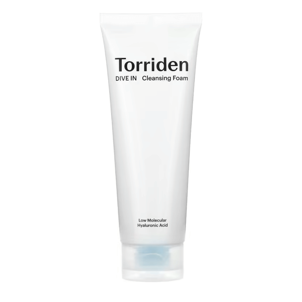 Un tubo DIVE-IN Low Molecular Hyaluronic Acid Cleansing Foam de 150ml de Torriden sobre fondo blanco.