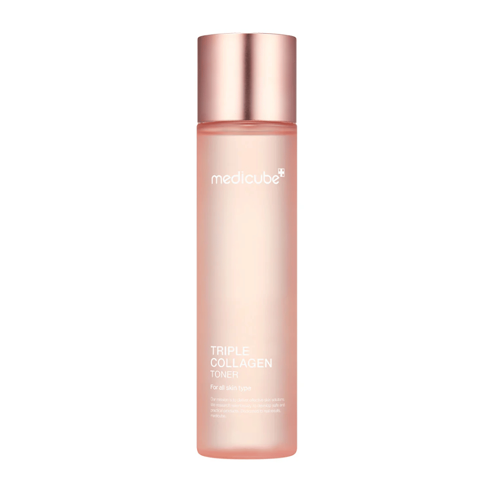 Medicube Triple Collagen Toner 4.0 en botella rosa con tapa color oro rosado, un tónico hidratante para todo tipo de piel.