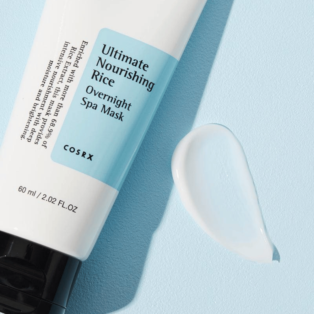COSRX Rice Overnight Spa Mask textura cremosa con extracto de arroz que proporciona brillo y piel suave durante la noche