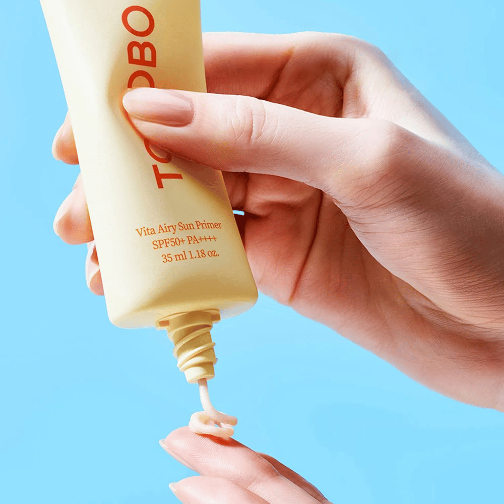 TOCOBO Vita Airy Sun Primer tiene una textura ligera y sedosa que se funde en la piel sin pegarse. ¡Perfecto como base bajo el maquillaje, con alta protección solar!