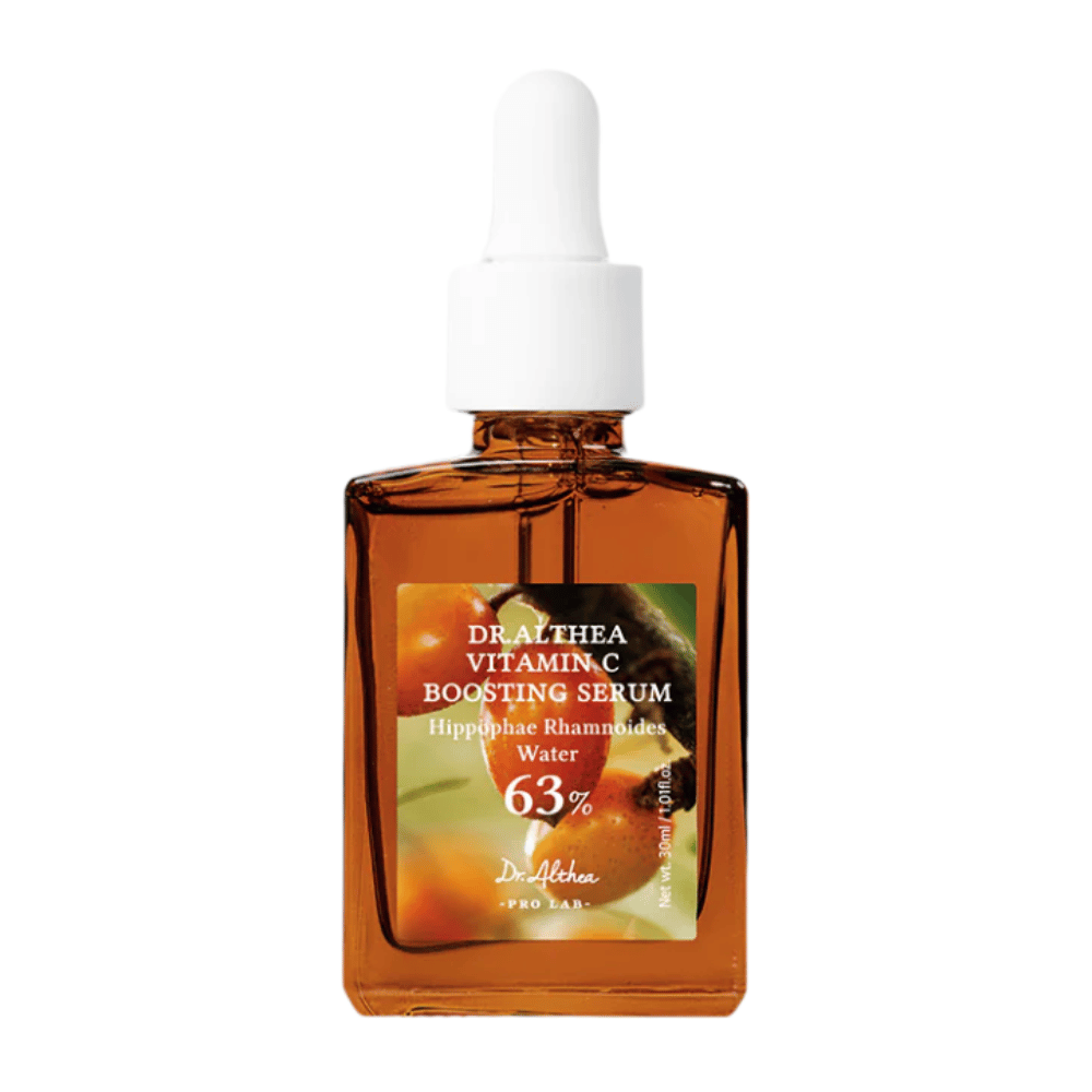 Dr. Althea Vitamin C Boosting Serum contiene 63% de agua de espino amarillo y está diseñada para igualar el tono de la piel y reducir las manchas oscuras. Esta fórmula efectiva proporciona a la piel un brillo radiante y promueve la renovación celular para una apariencia más juvenil.