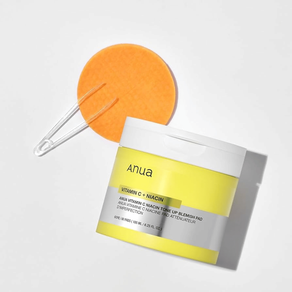 Anua Vitamin C + Niacin Tone Up Blemish Pad – Almohadillas tonificantes refrescantes para un tono de piel más uniforme.

🍊 Vitamina C – Aporta luminosidad a la piel y reduce las manchas oscuras.
💧 Niacinamida – Mejora la elasticidad de la piel y reduce las imperfecciones.
🧖‍♀️ Exfoliación suave – Elimina las células muertas para una piel más clara.

¡Perfecto para una piel radiante y uniforme!