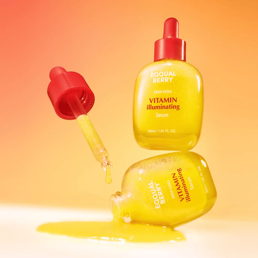 Equal Berry Vitamin Illuminating Serum en una botella amarilla brillante con pipeta roja. La textura líquida y el fondo energético crean una sensación vibrante y fresca.