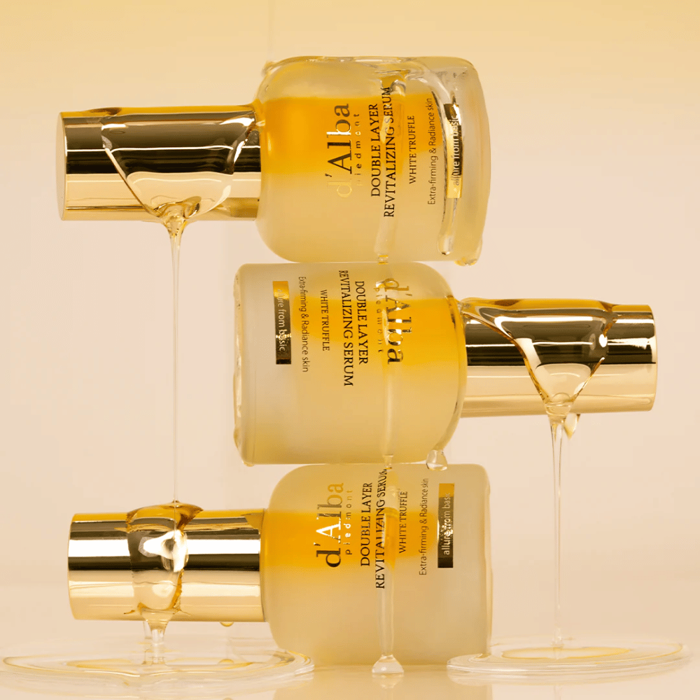 d'Alba White Truffle Double Layer Revitalizing Serum es un suero lujoso que combina trufa blanca nutritiva con aceites hidratantes. Esta fórmula de doble acción proporciona una hidratación intensa y refuerza la elasticidad de la piel, resultando en un tono de piel más suave y radiante.