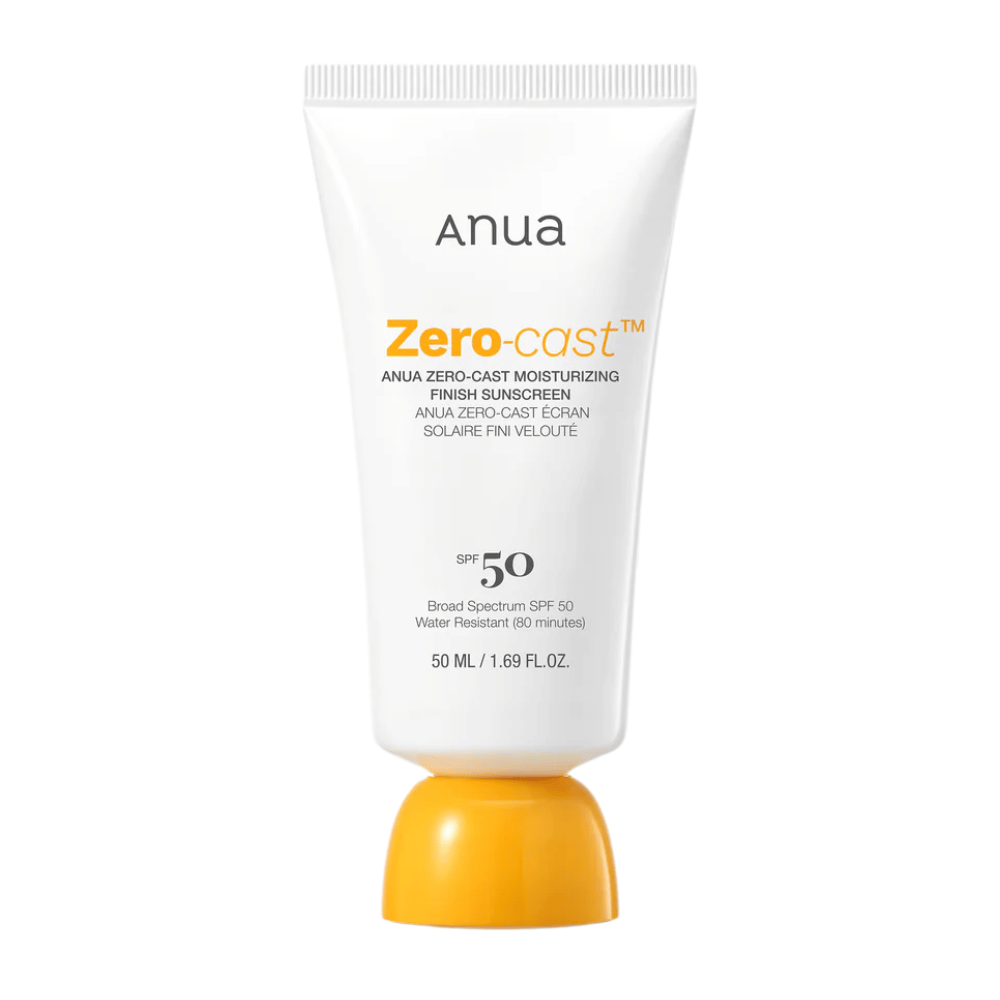 Imagen del producto de ANUA Zero-Cast Moisturizing Finish Sunscreen SPF 50 en tubo blanco con tapa naranja, 50 ml. Una crema solar ligera sin efecto blanco, resistente al agua hasta 80 minutos.