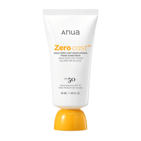 Imagen del producto de ANUA Zero-Cast Moisturizing Finish Sunscreen SPF 50 en tubo blanco con tapa naranja, 50 ml. Una crema solar ligera sin efecto blanco, resistente al agua hasta 80 minutos.