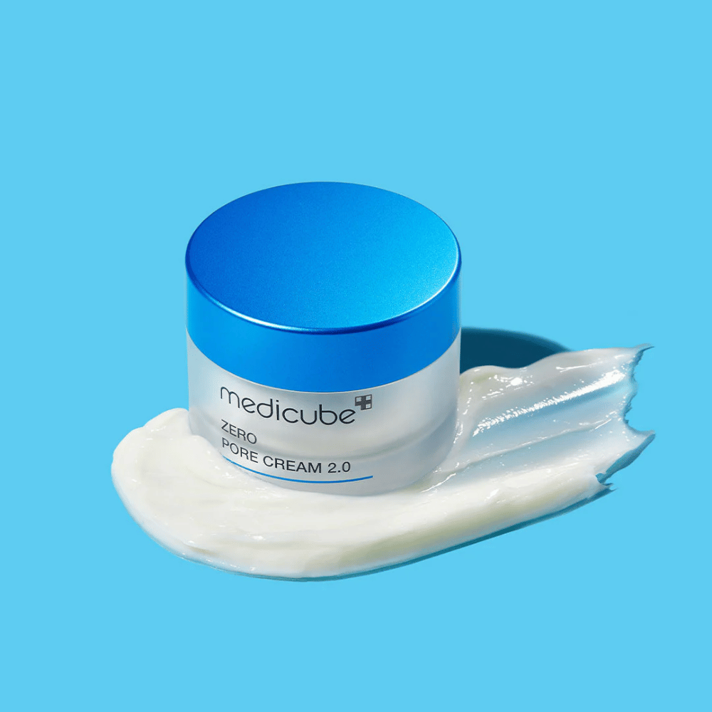Medicube Zero Pore Cream 2.0 es una crema ligera e hidratante que ayuda a minimizar la visibilidad de los poros y equilibrar la producción de sebo. Deja la piel suave, mate y fresca sin obstruir los poros, lo que la hace perfecta para pieles grasas y mixtas.