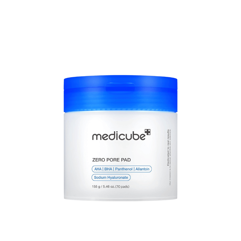 Medicube Zero Pore Pad 2.0, 70 discos tónicos exfoliantes con AHA, BHA y pantenol en un tarro blanco con tapa azul sobre fondo blanco.