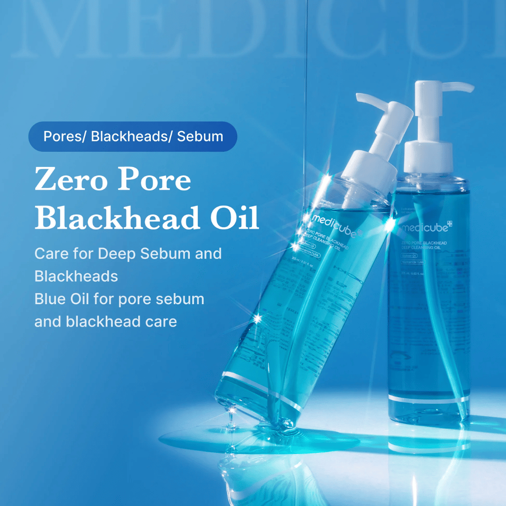 Dos botellas de Medicube Zero Pore Blackhead Deep Cleansing Oil sobre fondo azul con texto que destaca su efecto contra poros, sebo y puntos negros.