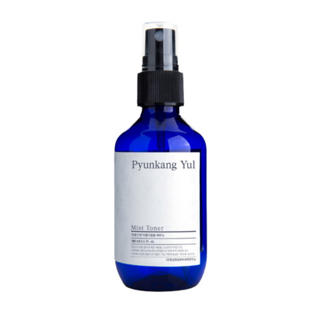 Una botella Pyunkang Yul Mist Toner, perfecta para entusiastas de tónicos hipoalergénicos, sobre fondo blanco.