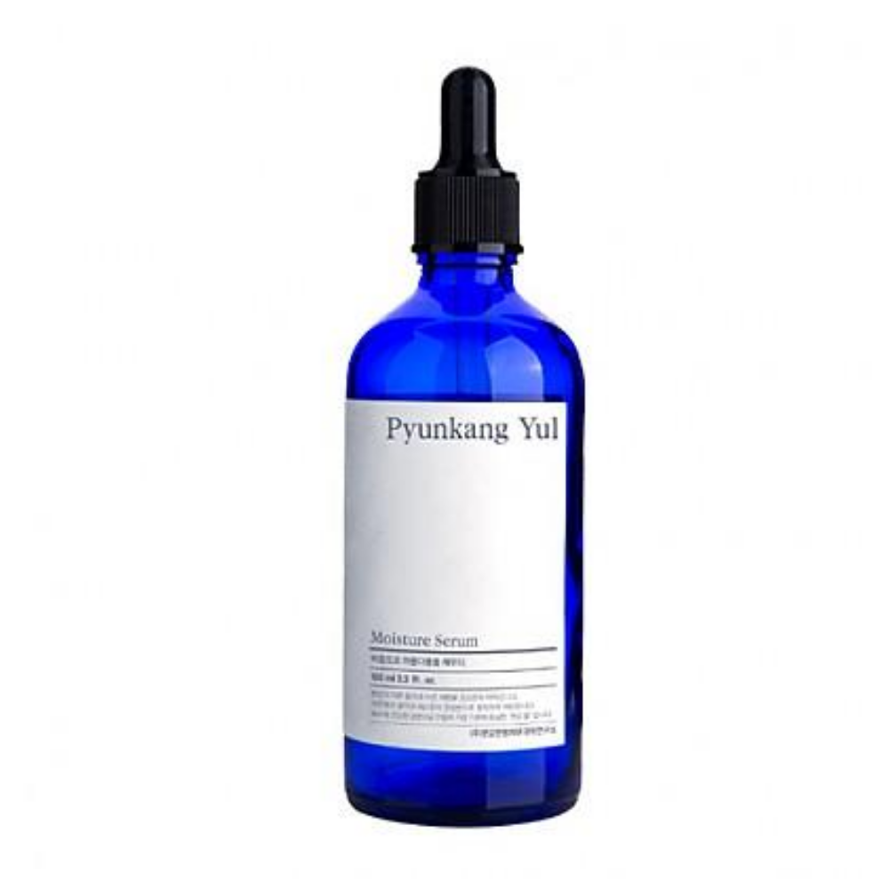 Un Pyunkang Yul Moisture Serum 100ml sobre un fondo blanco que equilibra los niveles de humedad de la piel.
