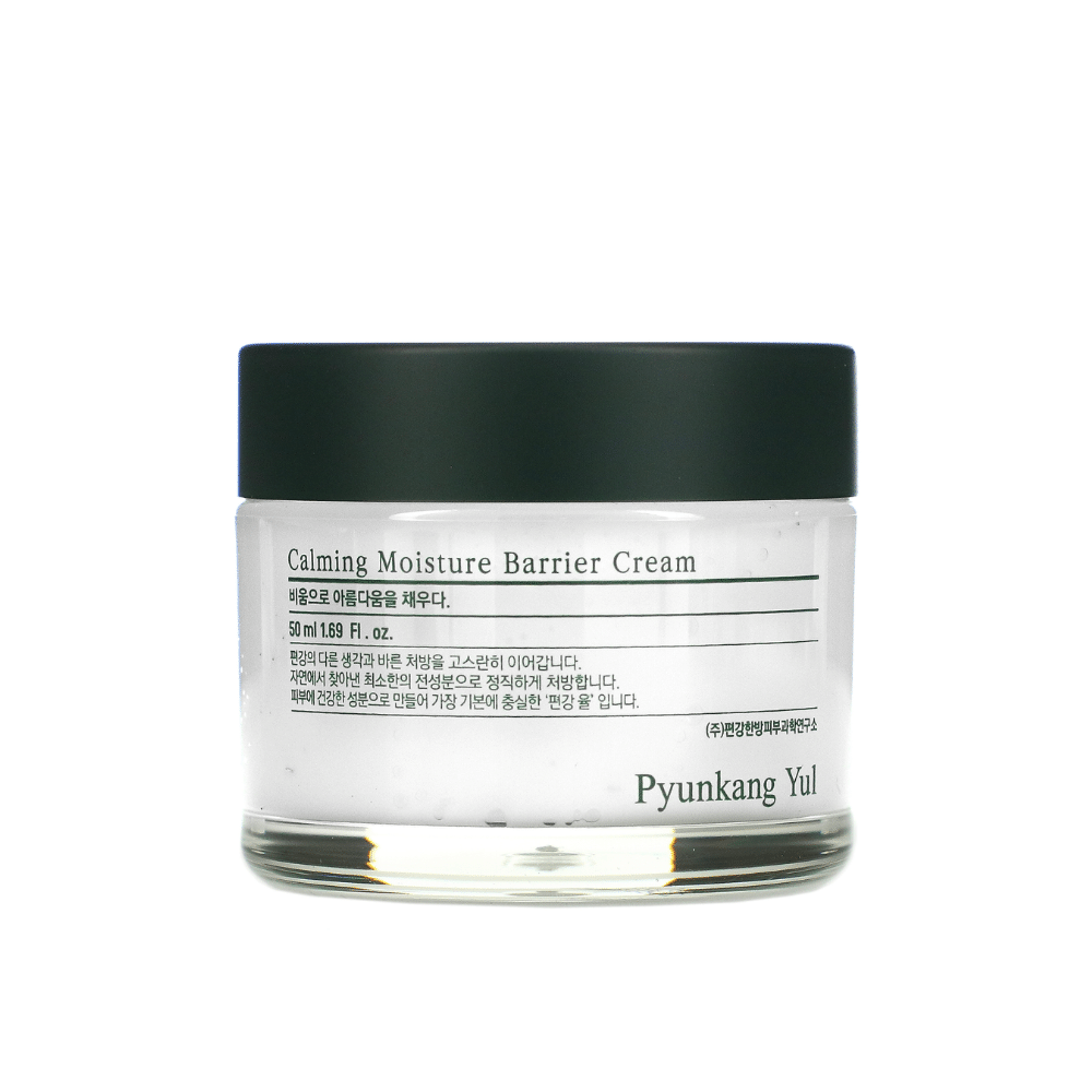 Un contenedor con Pyunkang Yul Calming Moisture Barrier Cream 50ml sobre un fondo blanco.