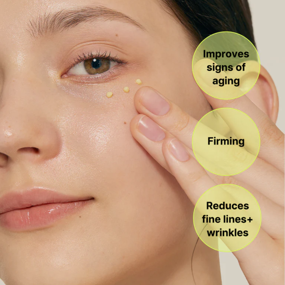 El rostro de una mujer con arrugas visibles, que indica signos de envejecimiento y elasticidad reducida, usando COSRX Retinol 0.1 Crema 20ml.